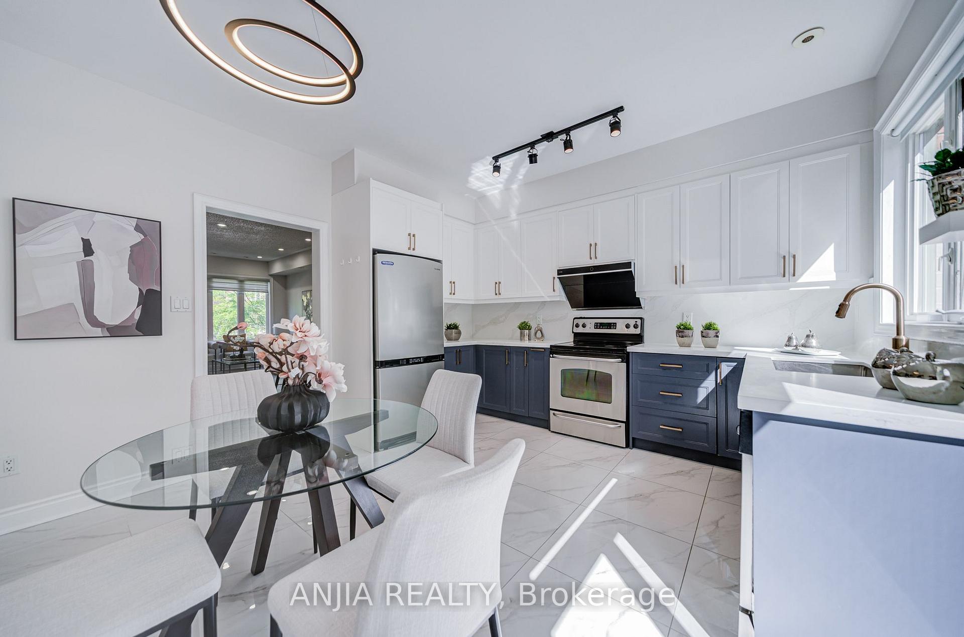 Photo 24 of 25 Galleria Parkway, Markham, Commerce Valley — HOMEH