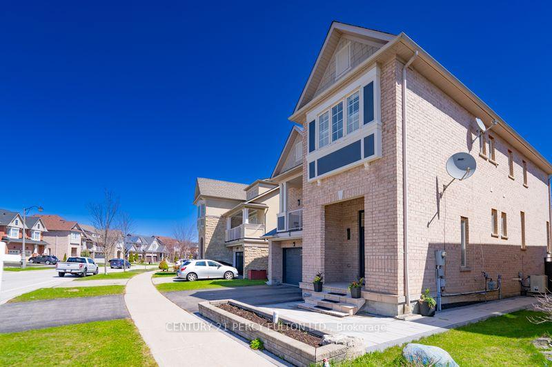Photo 2 of 145 Silver Maple Road, Richmond Hill, Jefferson — HOMEH