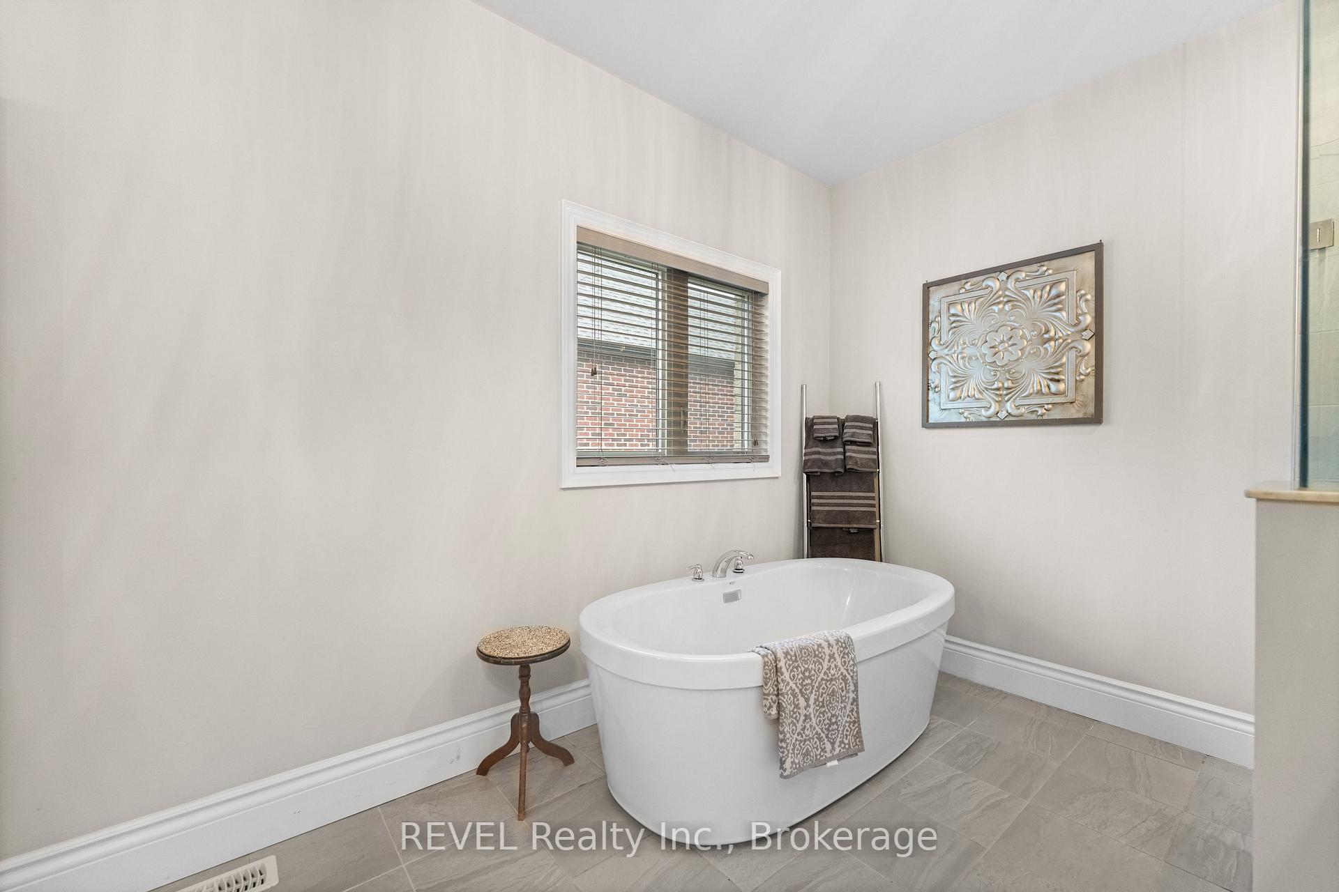 Photo 35 of 46 Philmori Boulevard, Pelham, Fonthill — HOMEH