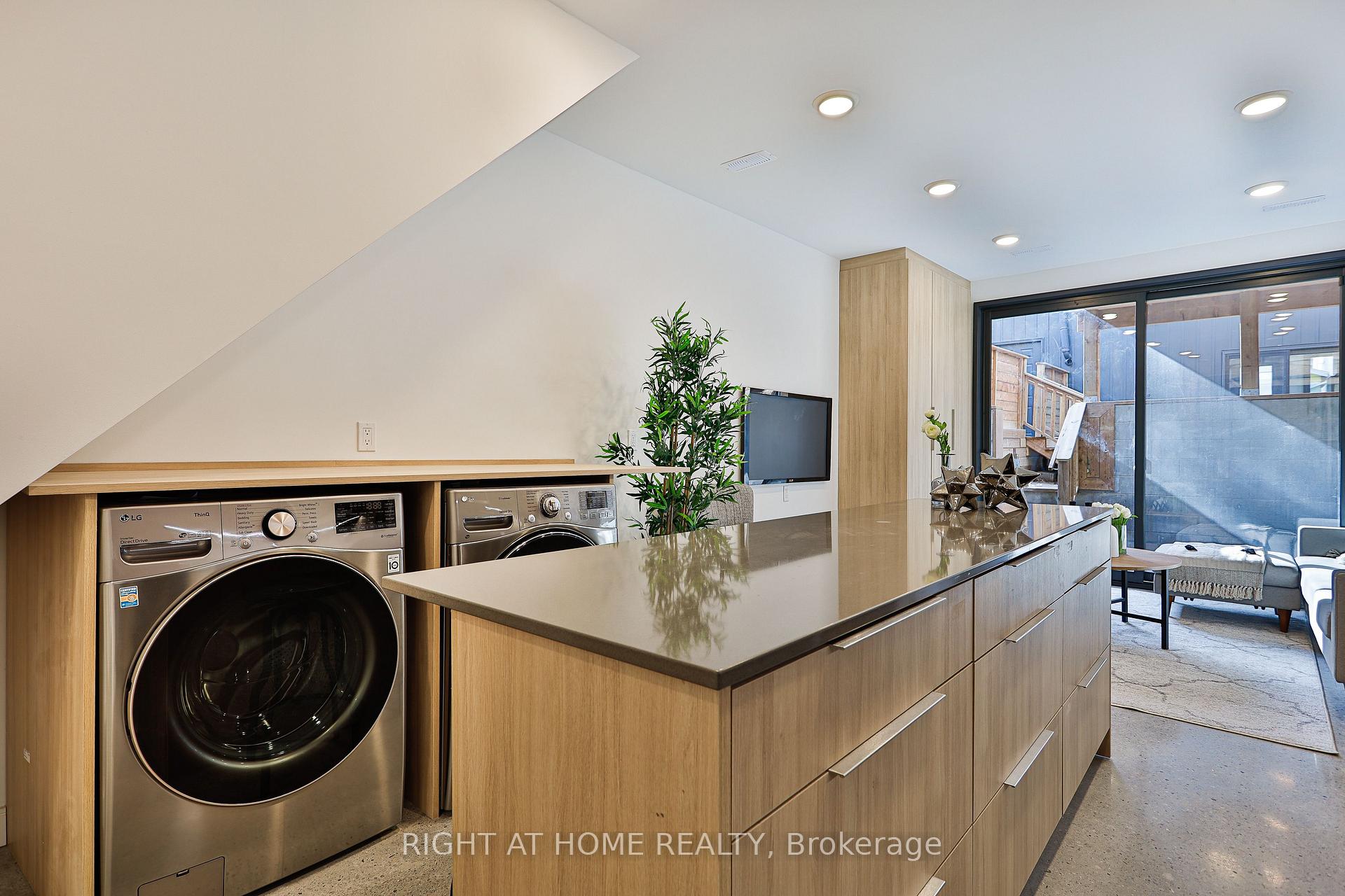 Photo 27 of Unit MAIN AND LANEWAY, 11 Merrill Avenue, Toronto, Woodbine Corridor — HOMEH