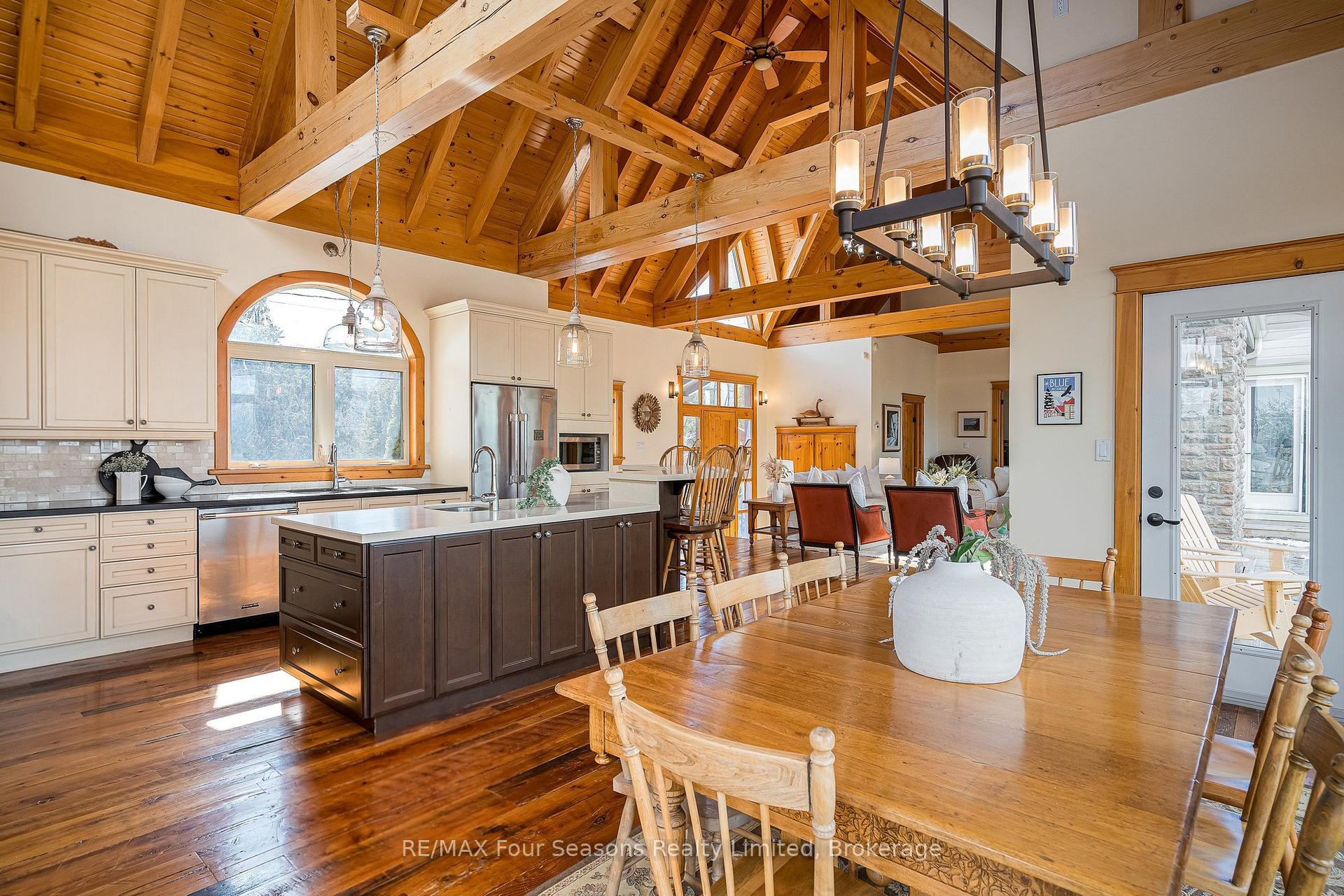 Photo 7 of 147 Lakeshore Road E, Blue Mountains — HOMEH