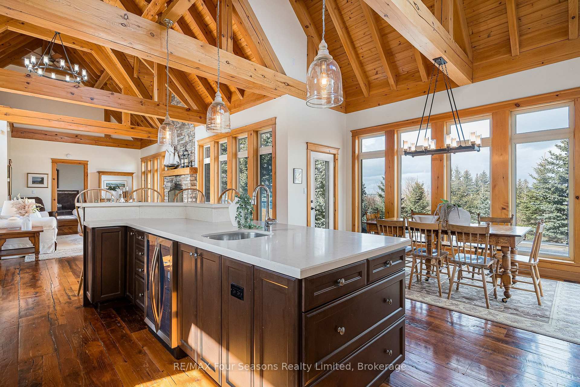 Photo 11 of 147 Lakeshore Road E, Blue Mountains — HOMEH