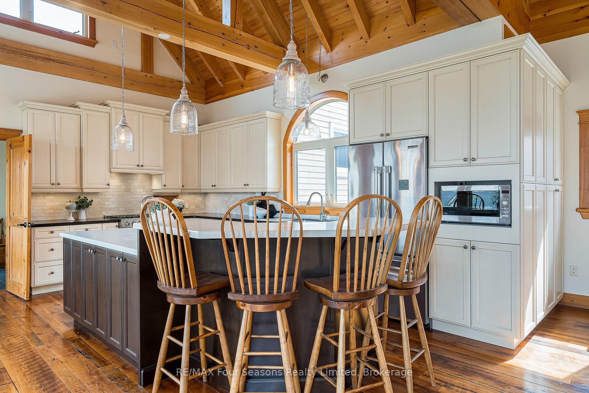 Photo 12 of 147 Lakeshore Road E, Blue Mountains — HOMEH