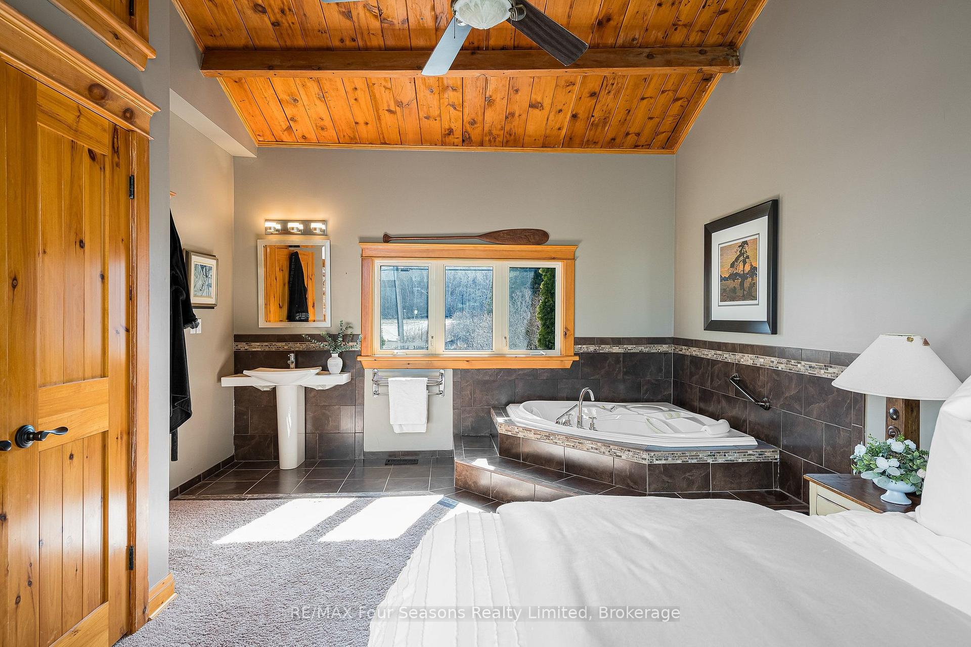 Photo 16 of 147 Lakeshore Road E, Blue Mountains — HOMEH