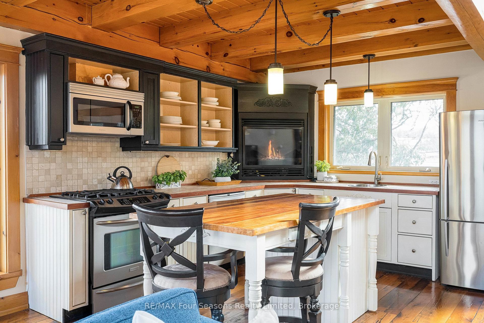 Photo 18 of 147 Lakeshore Road E, Blue Mountains — HOMEH