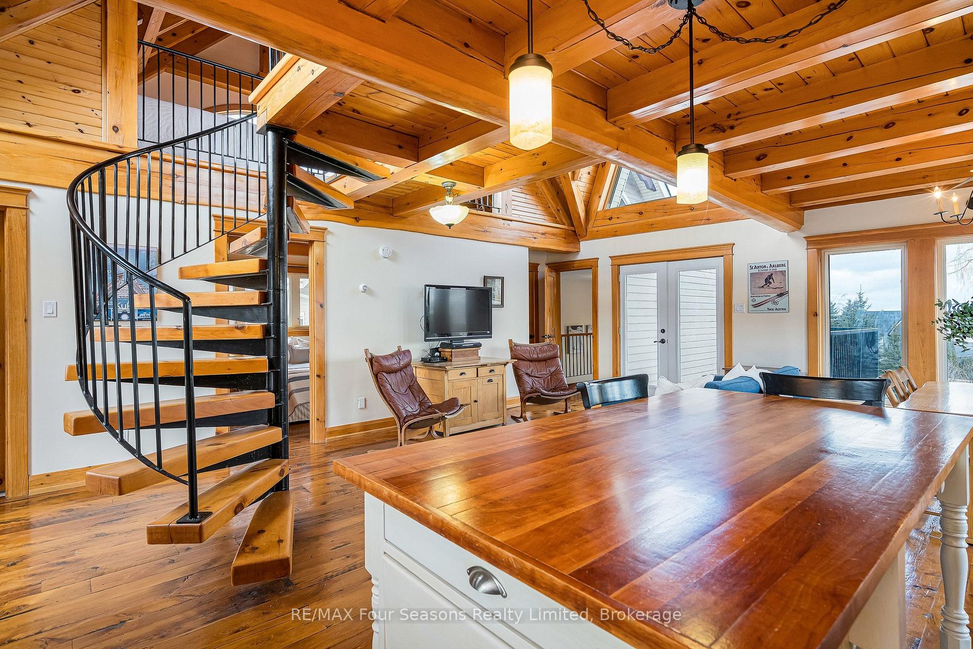 Photo 20 of 147 Lakeshore Road E, Blue Mountains — HOMEH