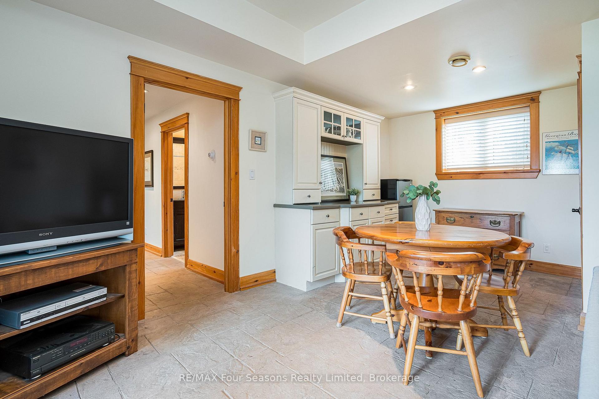 Photo 25 of 147 Lakeshore Road E, Blue Mountains — HOMEH