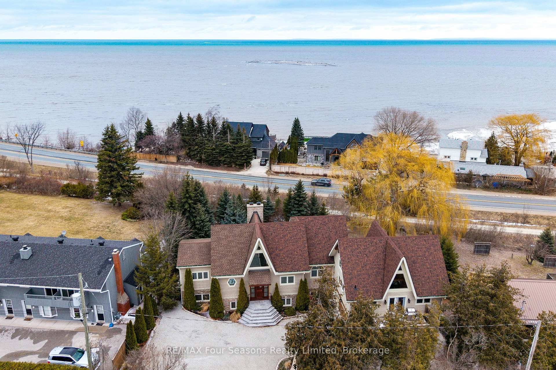 Photo 30 of 147 Lakeshore Road E, Blue Mountains — HOMEH