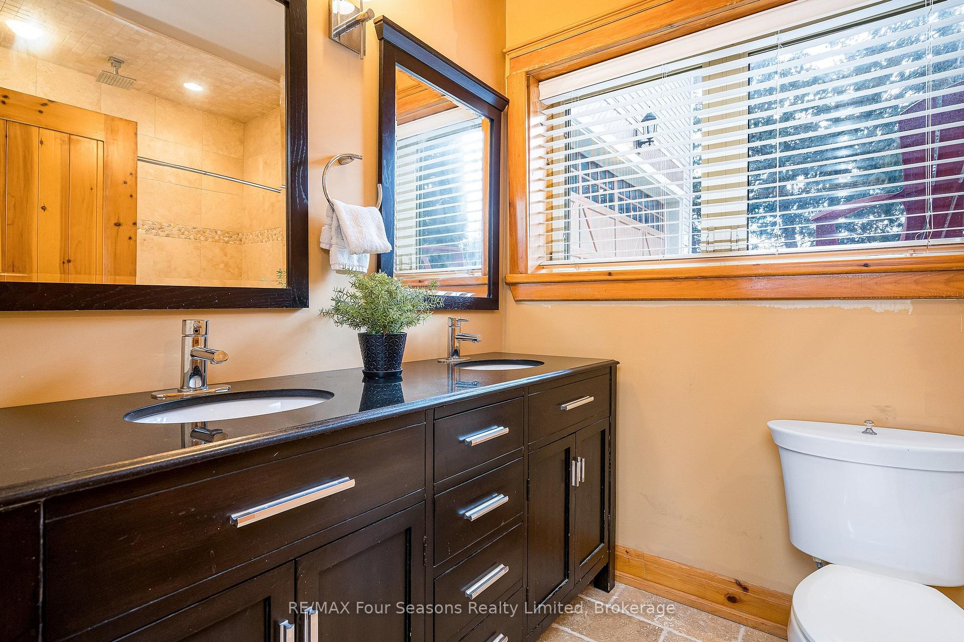 Photo 32 of 147 Lakeshore Road E, Blue Mountains — HOMEH