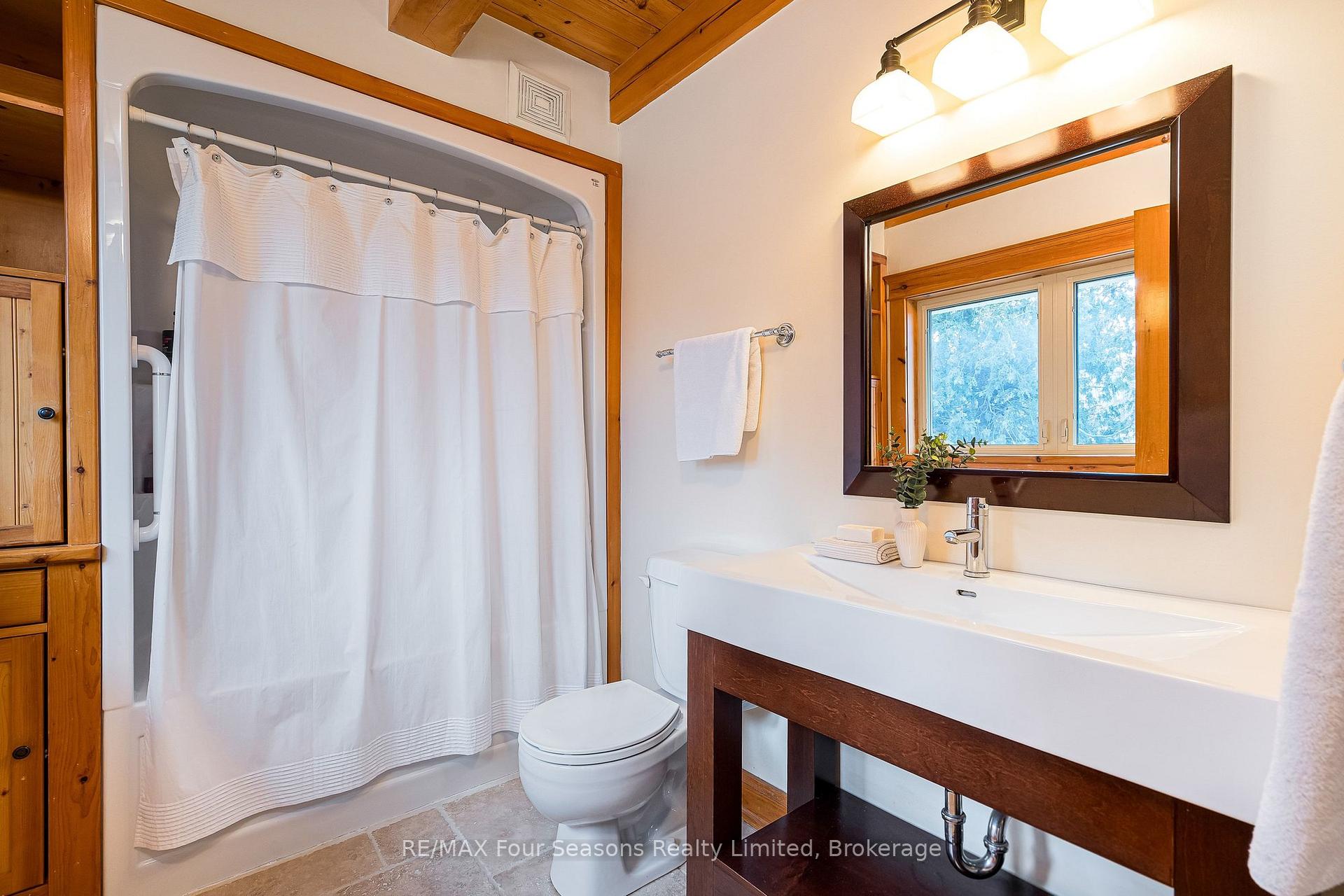 Photo 33 of 147 Lakeshore Road E, Blue Mountains — HOMEH