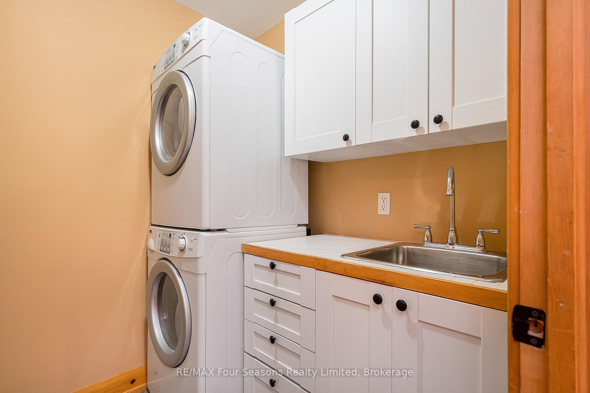 Photo 36 of 147 Lakeshore Road E, Blue Mountains — HOMEH