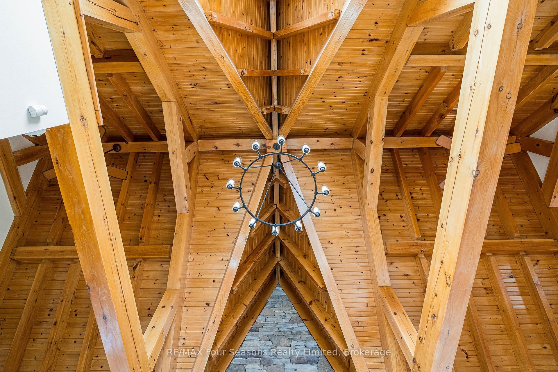 Photo 37 of 147 Lakeshore Road E, Blue Mountains — HOMEH