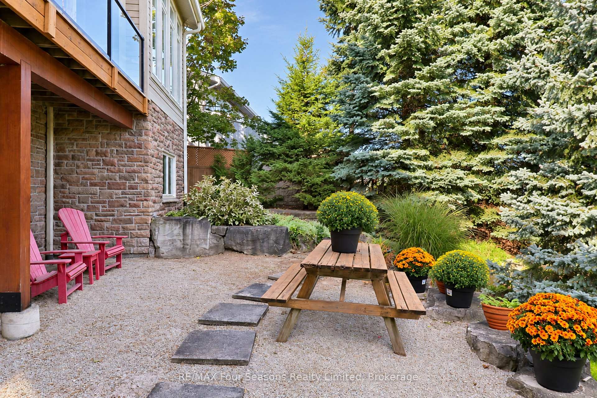 Photo 40 of 147 Lakeshore Road E, Blue Mountains — HOMEH