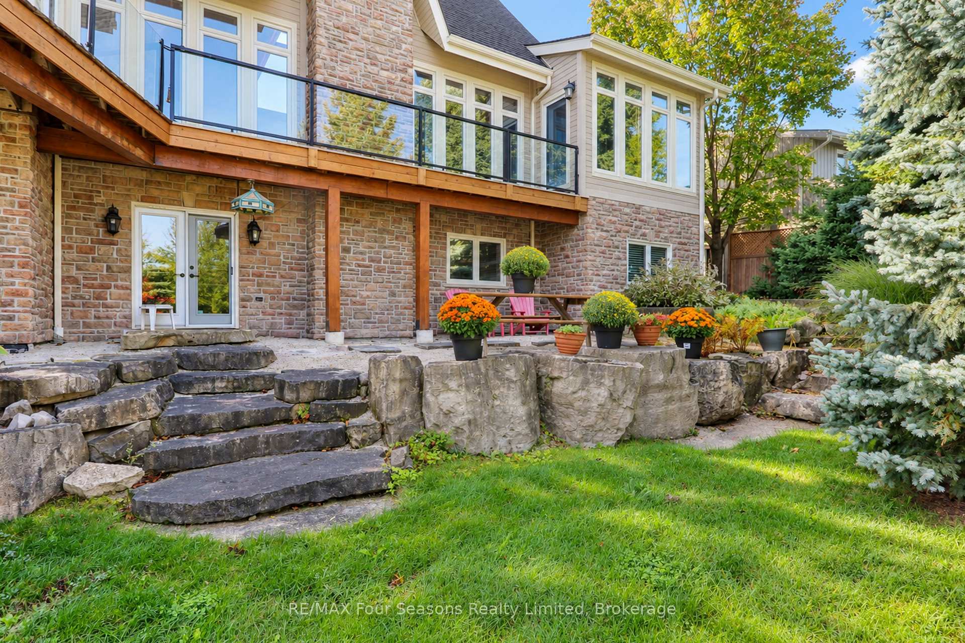 Photo 42 of 147 Lakeshore Road E, Blue Mountains — HOMEH