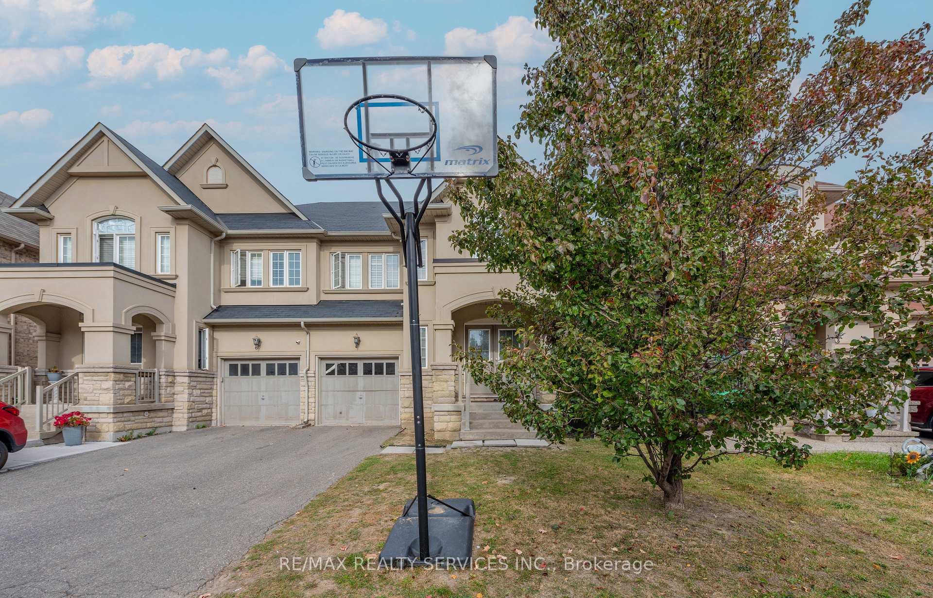 Photo 6 of 59 Beachville Circle, Brampton, Credit Valley — HOMEH