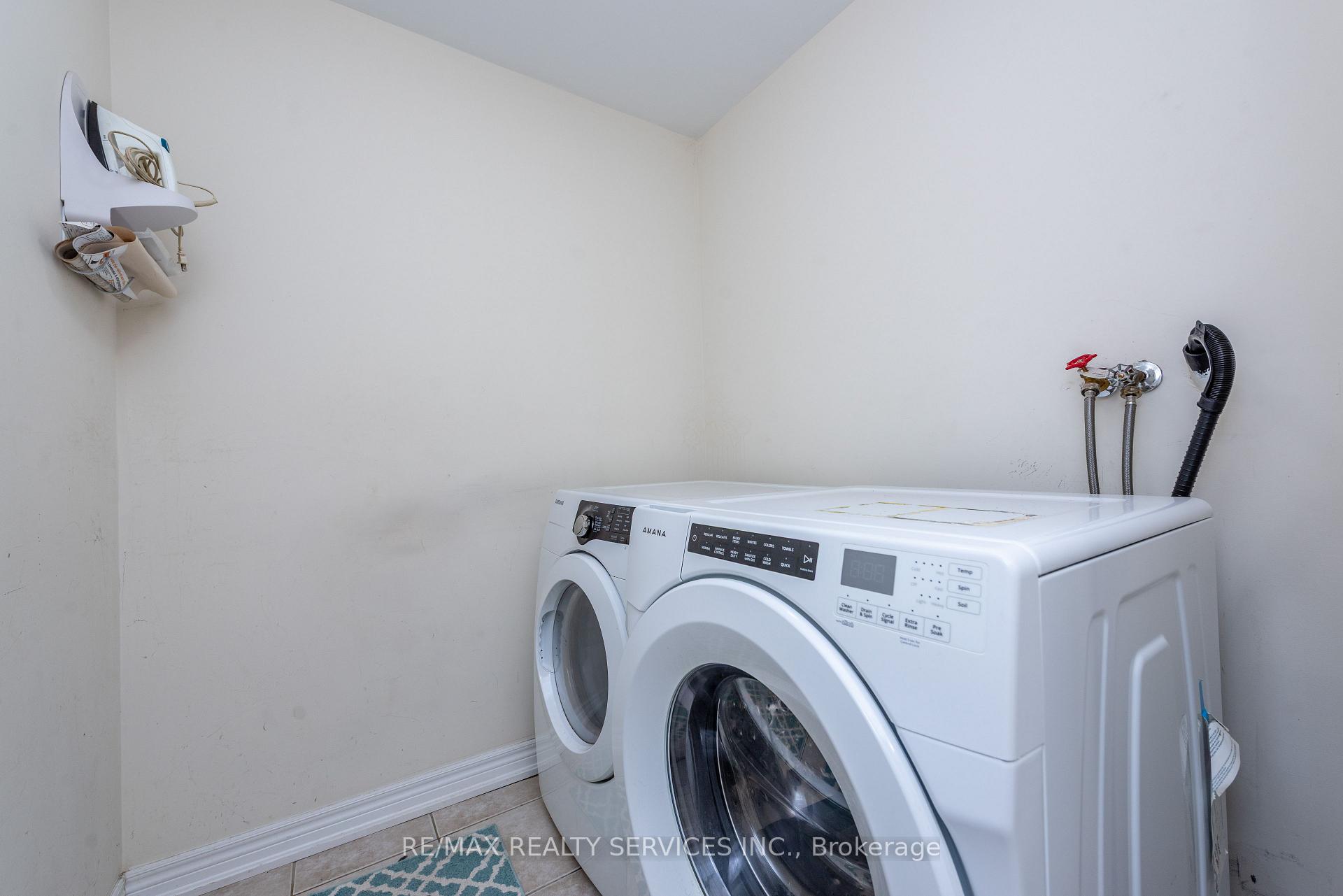 Photo 9 of 59 Beachville Circle, Brampton, Credit Valley — HOMEH
