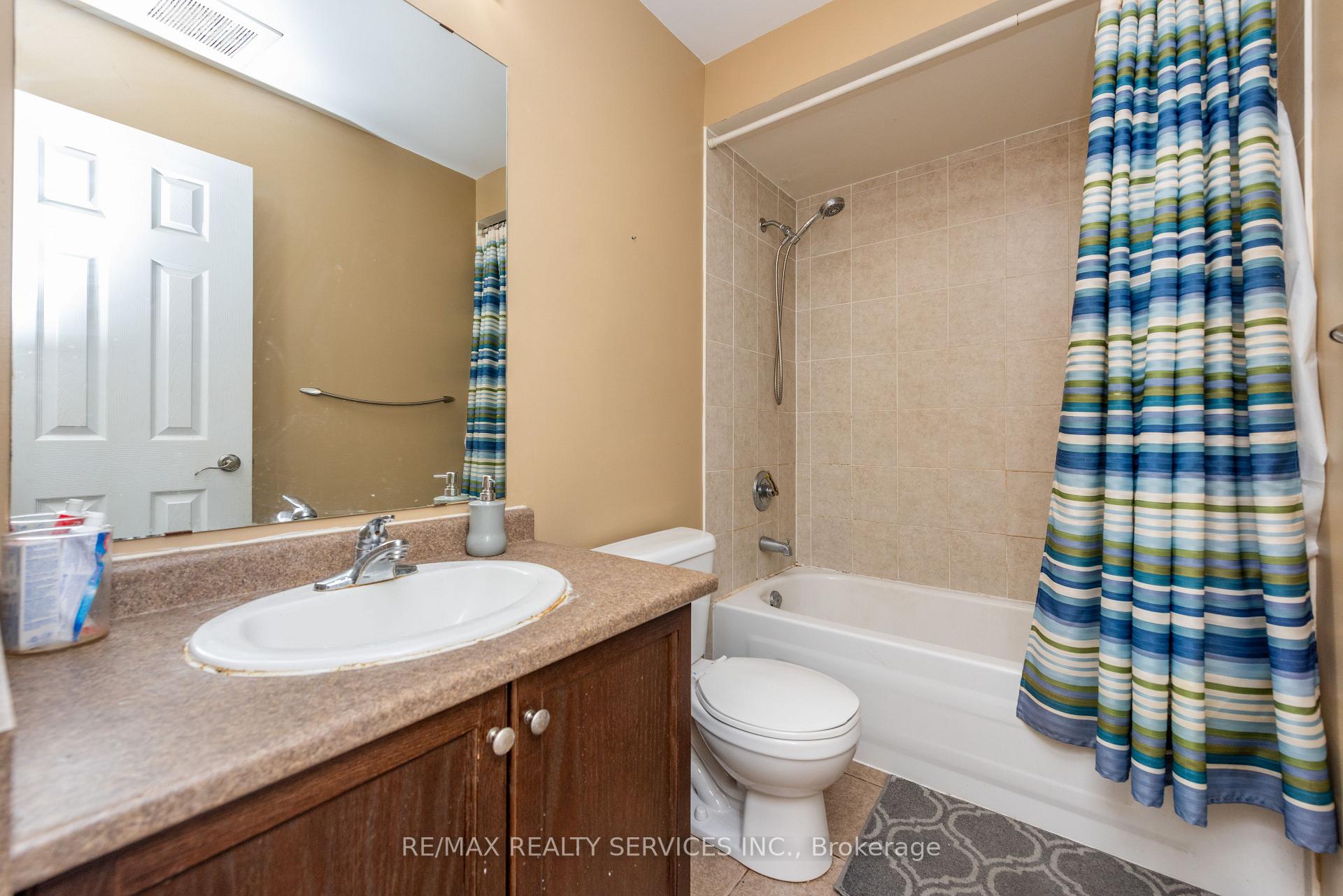 Photo 11 of 59 Beachville Circle, Brampton, Credit Valley — HOMEH