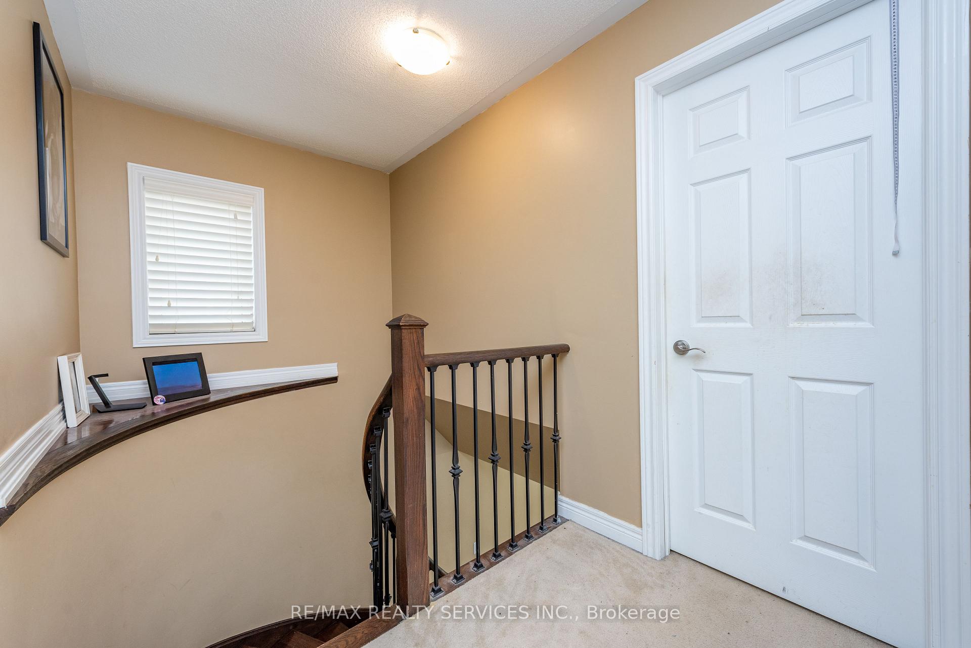 Photo 13 of 59 Beachville Circle, Brampton, Credit Valley — HOMEH