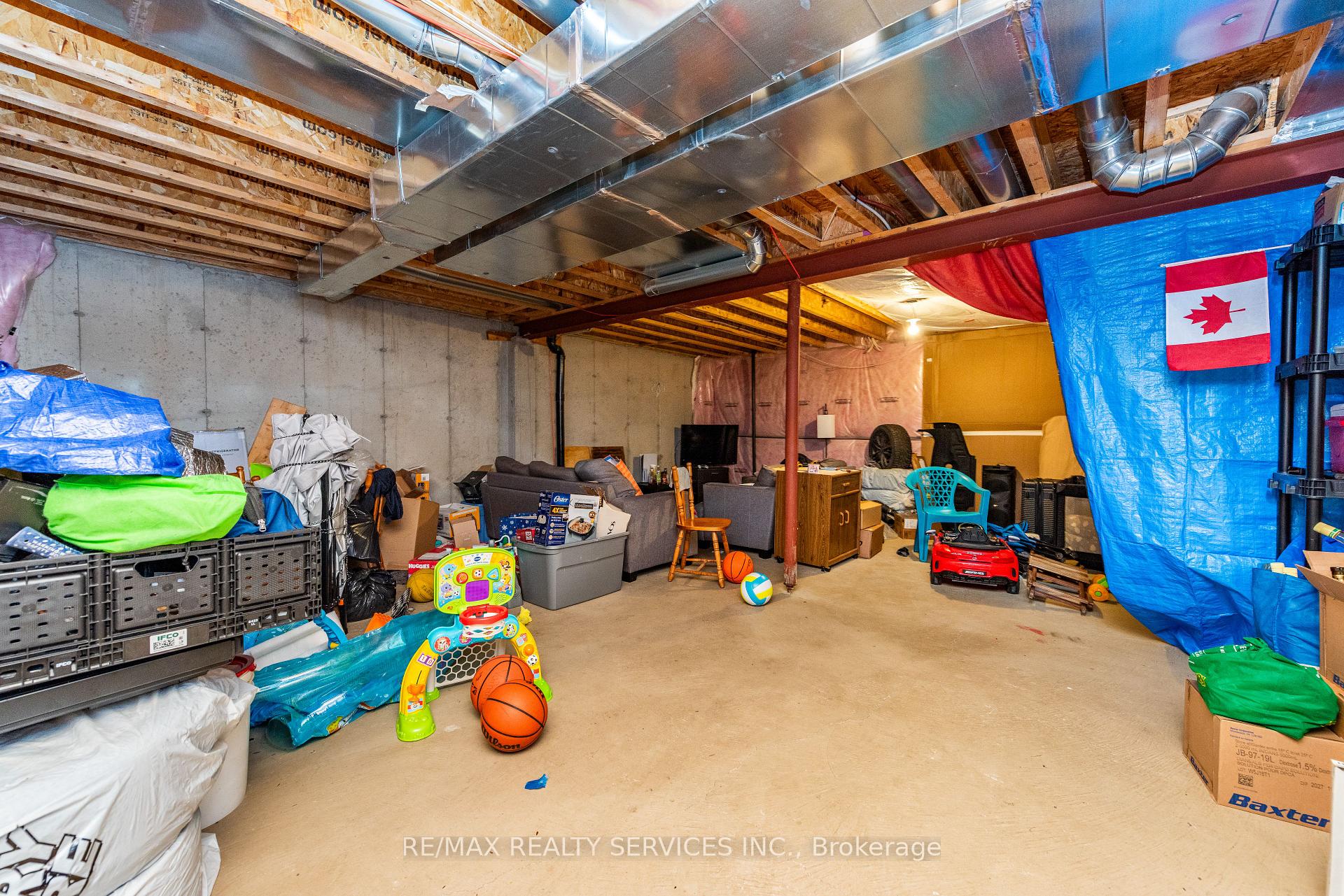 Photo 14 of 59 Beachville Circle, Brampton, Credit Valley — HOMEH