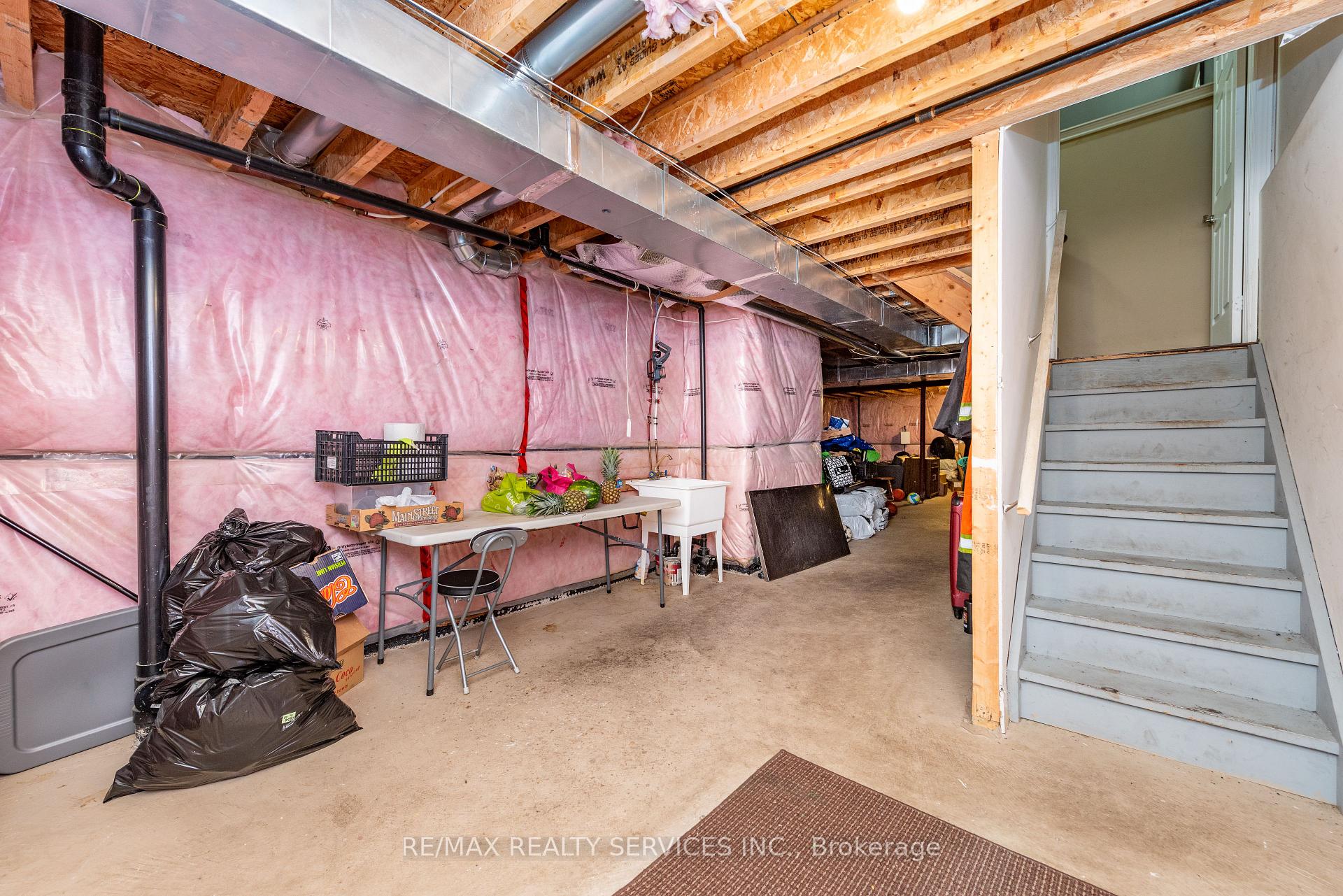 Photo 16 of 59 Beachville Circle, Brampton, Credit Valley — HOMEH