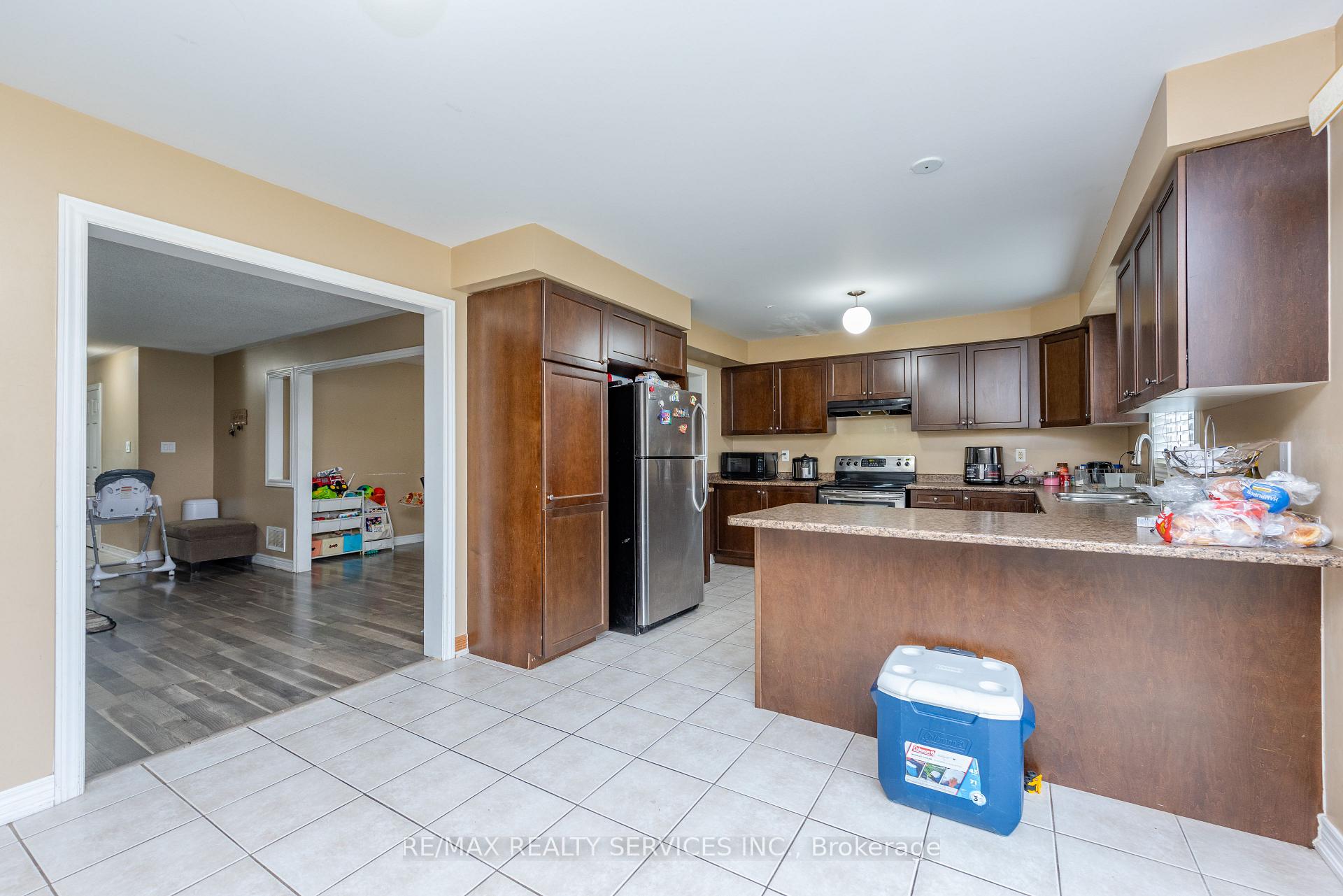 Photo 18 of 59 Beachville Circle, Brampton, Credit Valley — HOMEH