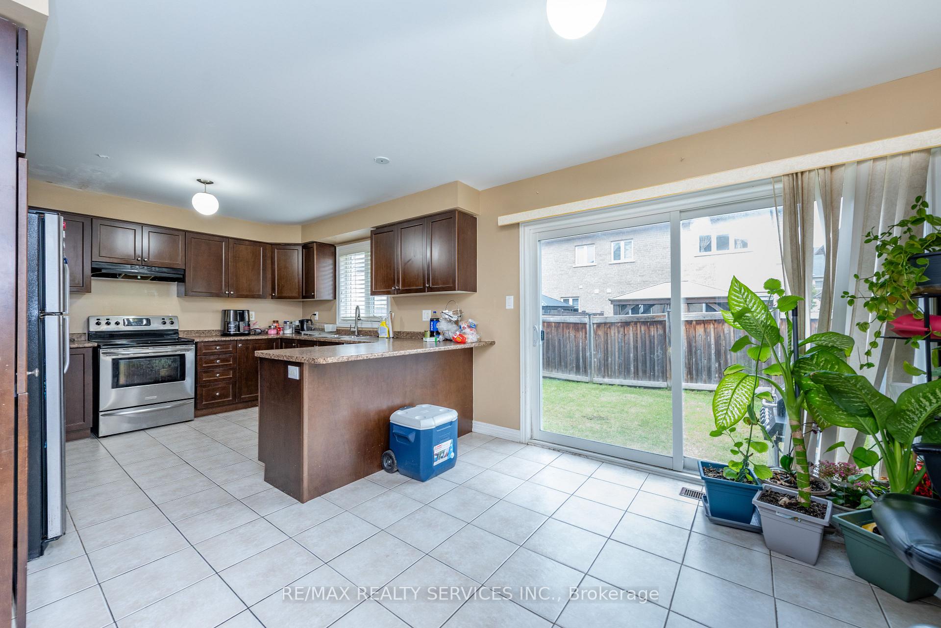 Photo 20 of 59 Beachville Circle, Brampton, Credit Valley — HOMEH