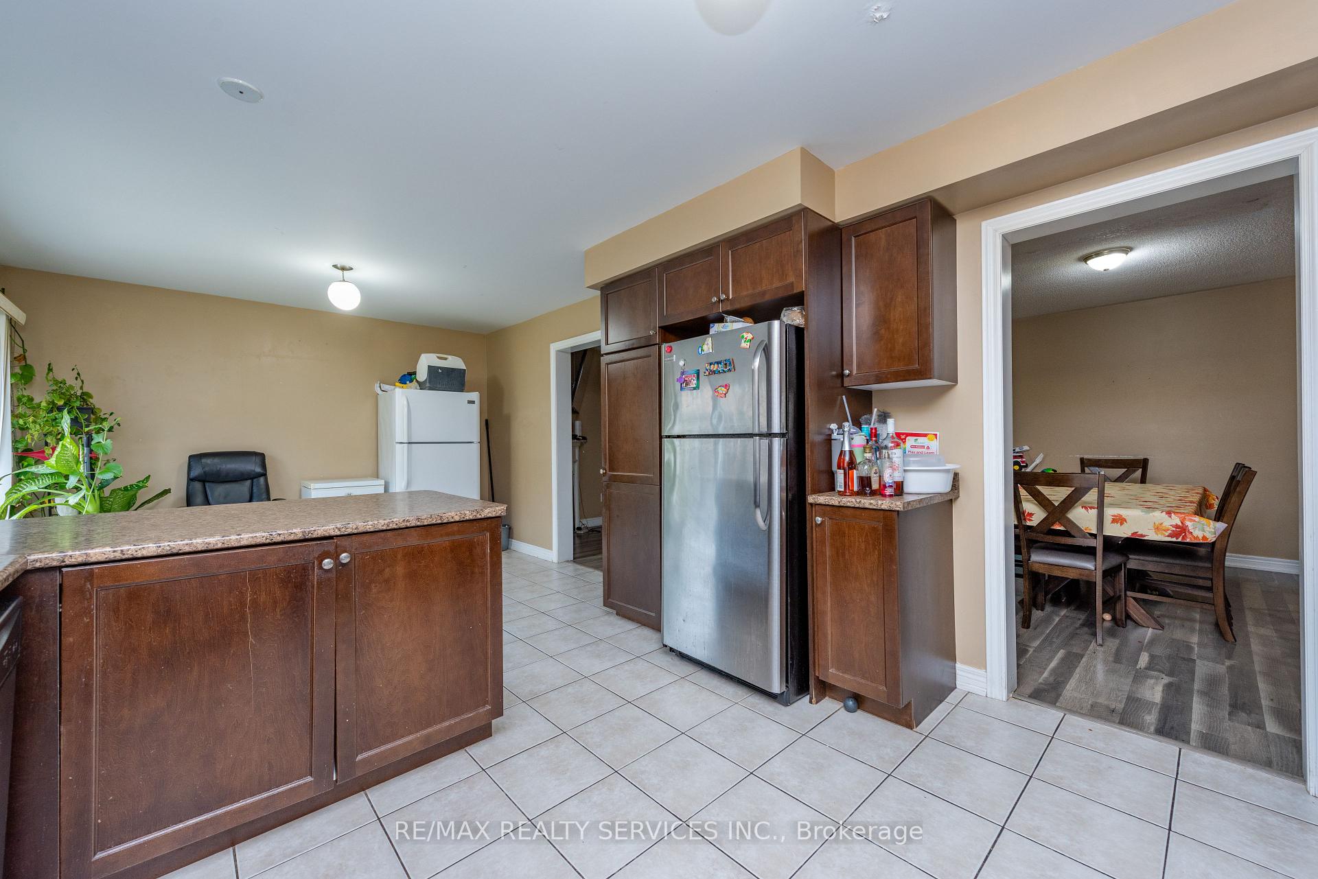 Photo 22 of 59 Beachville Circle, Brampton, Credit Valley — HOMEH