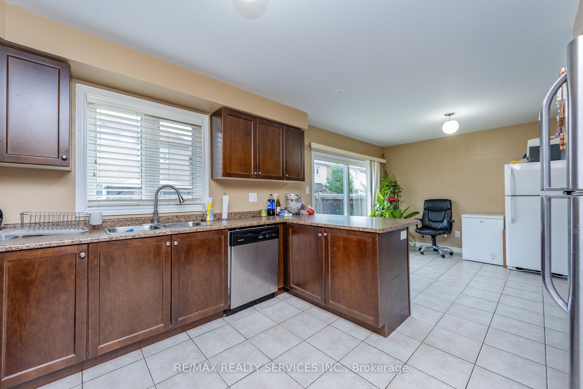 Photo 23 of 59 Beachville Circle, Brampton, Credit Valley — HOMEH