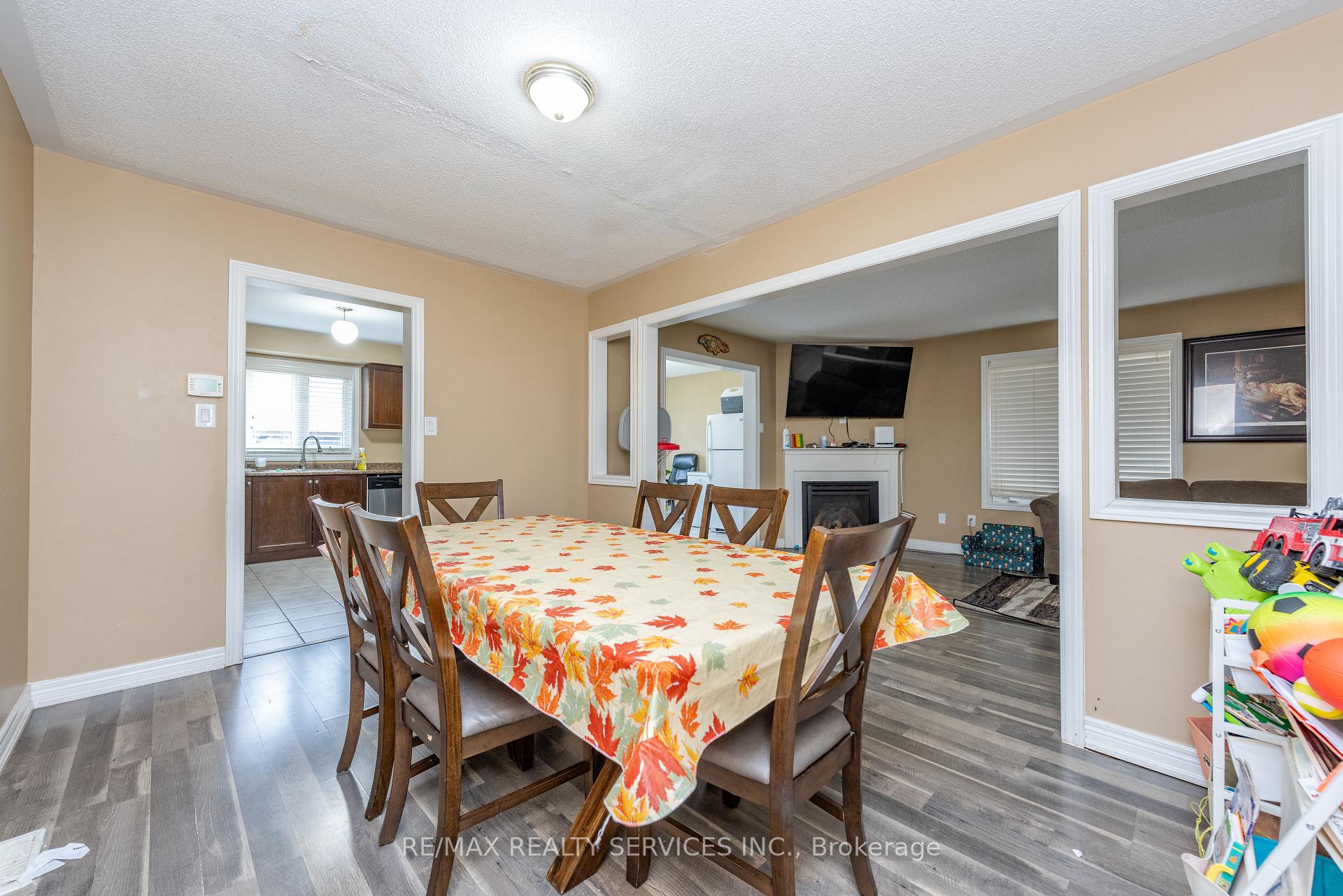 Photo 24 of 59 Beachville Circle, Brampton, Credit Valley — HOMEH