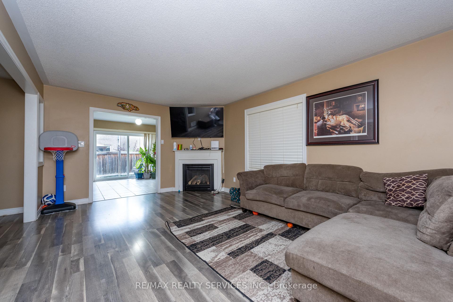 Photo 29 of 59 Beachville Circle, Brampton, Credit Valley — HOMEH
