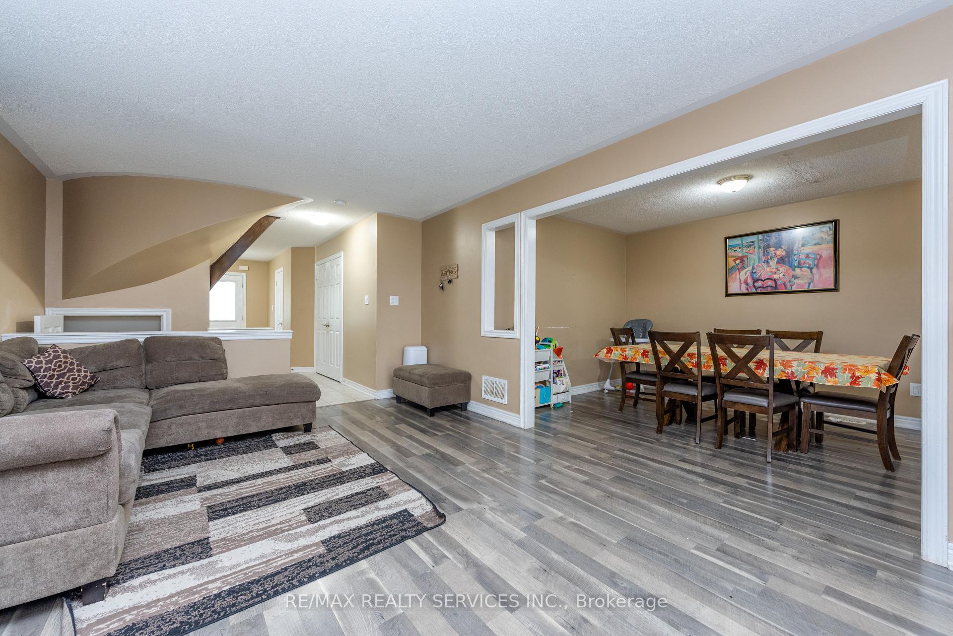 Photo 30 of 59 Beachville Circle, Brampton, Credit Valley — HOMEH