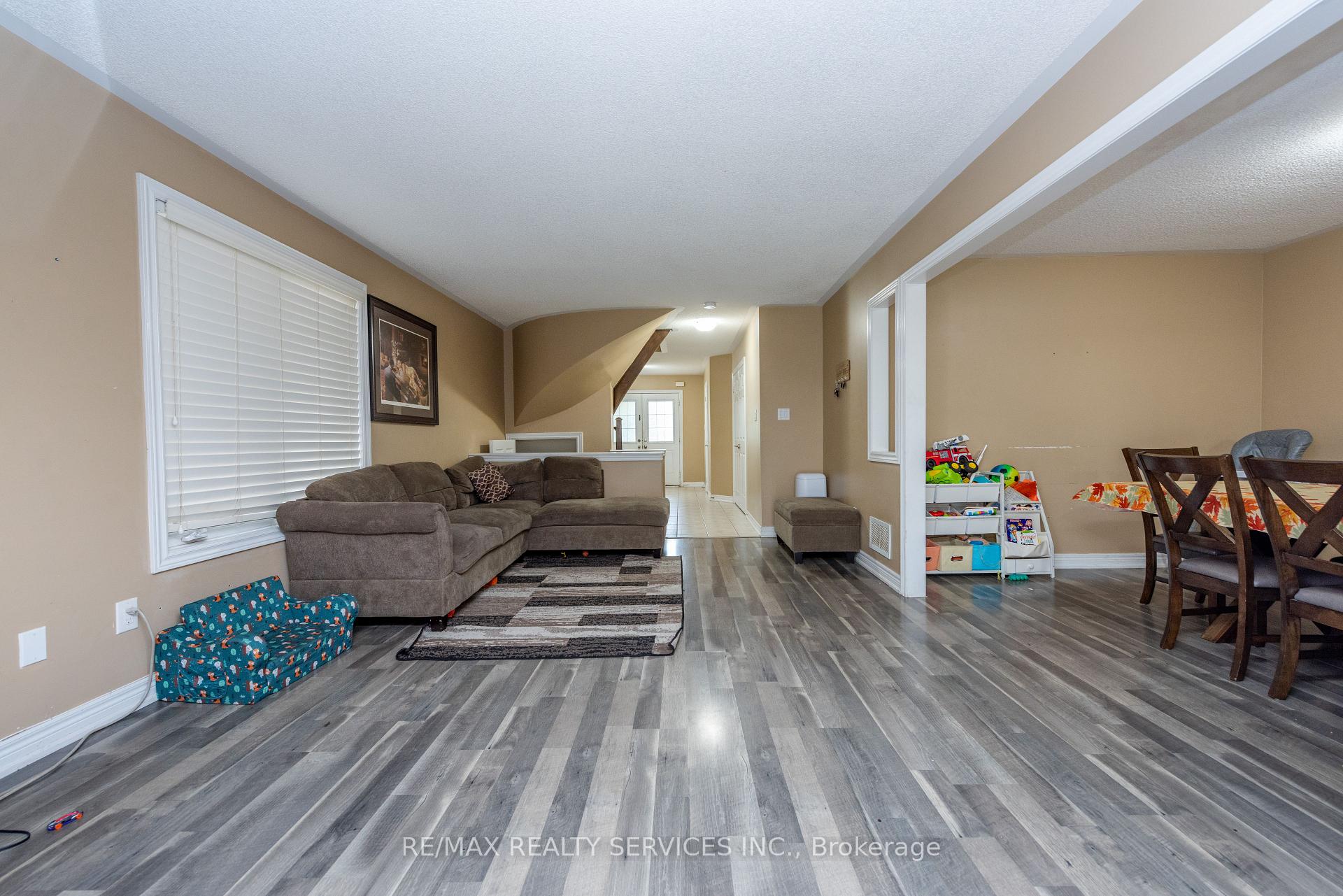 Photo 31 of 59 Beachville Circle, Brampton, Credit Valley — HOMEH