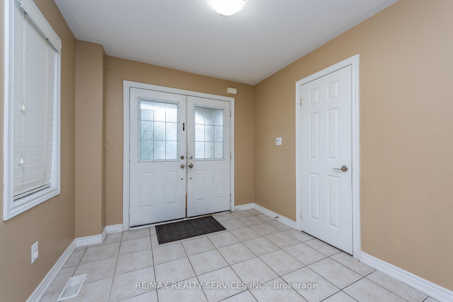 Photo 38 of 59 Beachville Circle, Brampton, Credit Valley — HOMEH