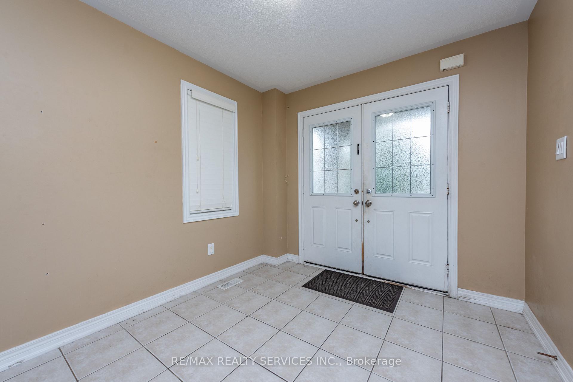 Photo 39 of 59 Beachville Circle, Brampton, Credit Valley — HOMEH