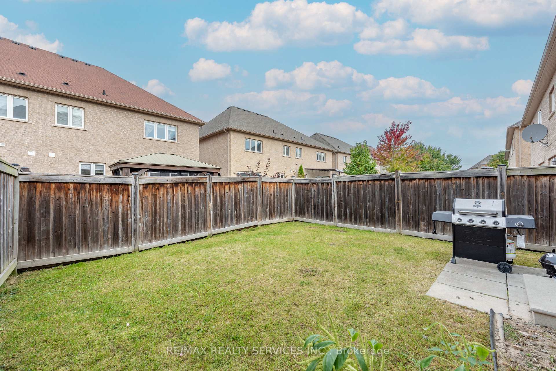Photo 41 of 59 Beachville Circle, Brampton, Credit Valley — HOMEH