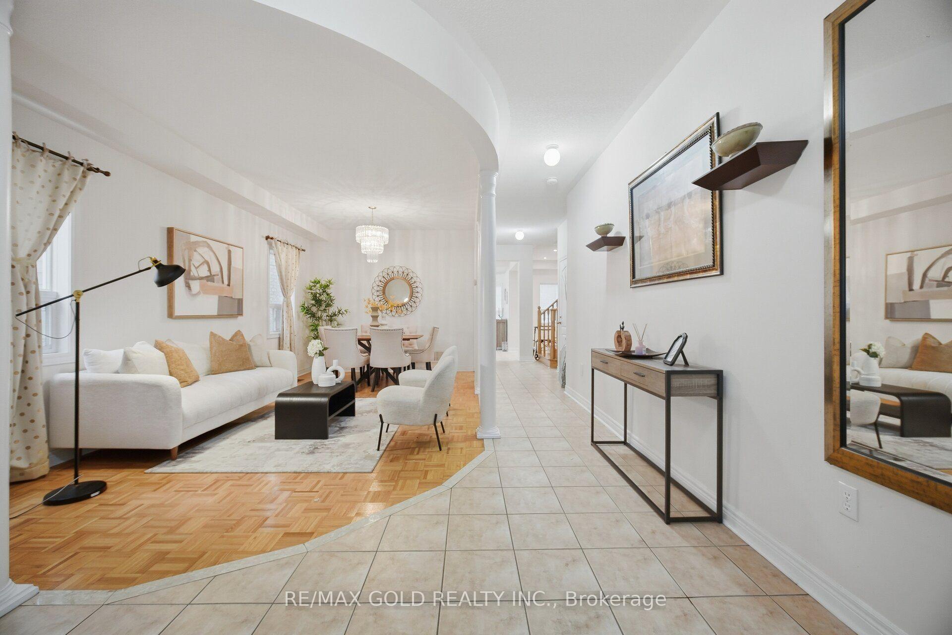 Photo 4 of 10 Sir Jacobs Crescent, Brampton, Fletcher's Meadow — HOMEH