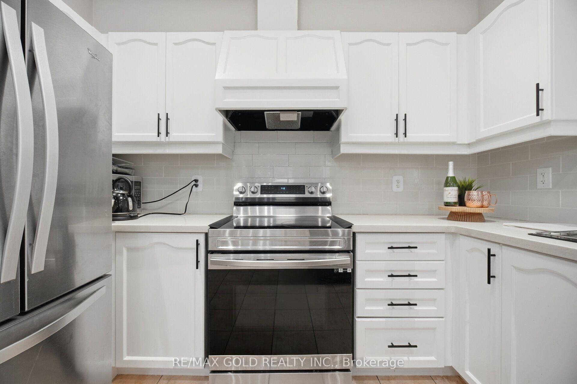 Photo 12 of 10 Sir Jacobs Crescent, Brampton, Fletcher's Meadow — HOMEH