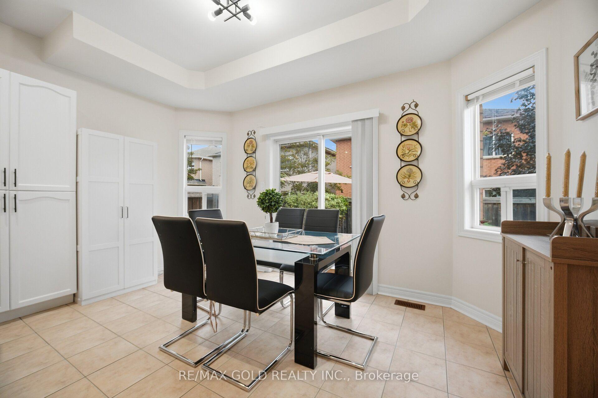 Photo 13 of 10 Sir Jacobs Crescent, Brampton, Fletcher's Meadow — HOMEH