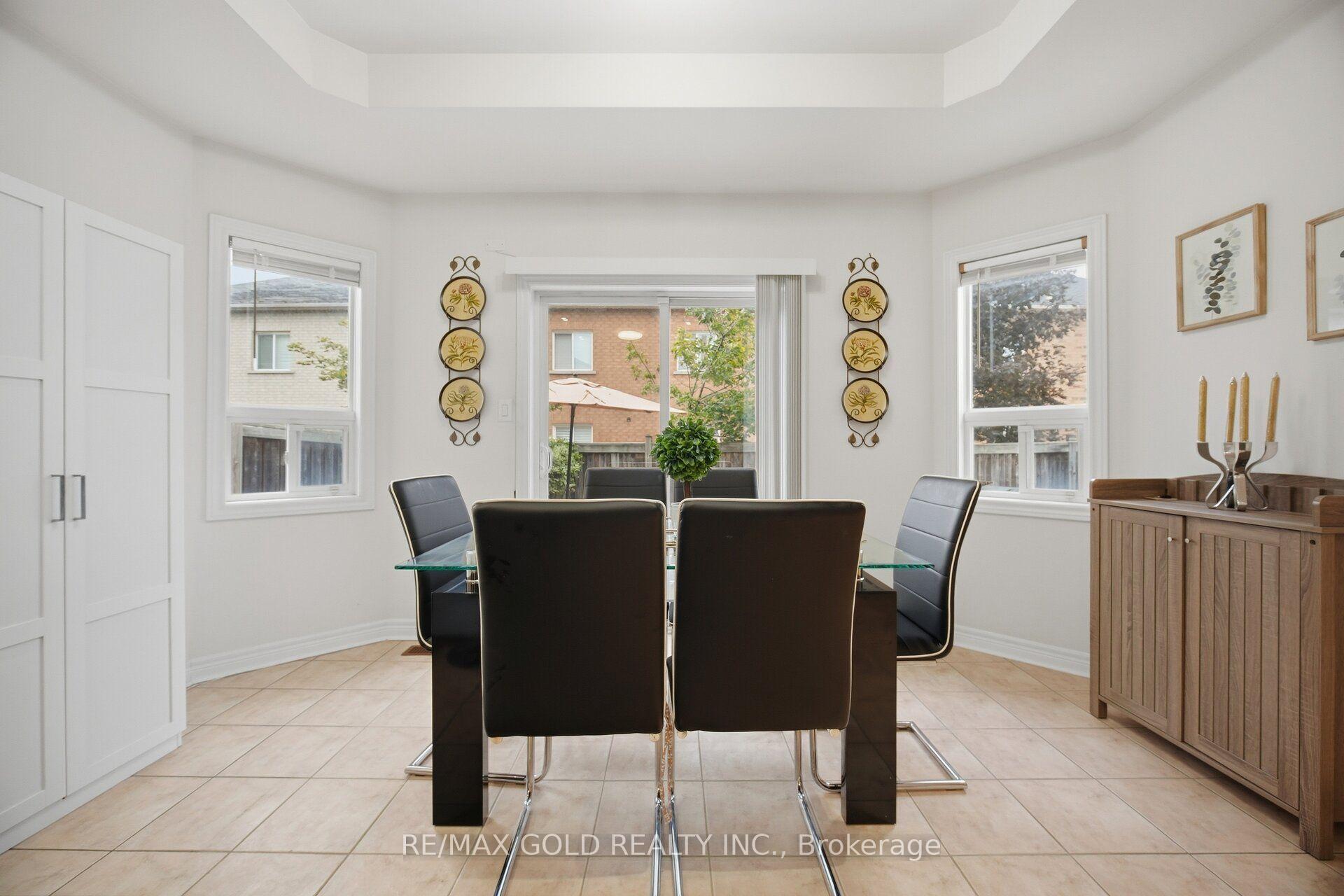 Photo 14 of 10 Sir Jacobs Crescent, Brampton, Fletcher's Meadow — HOMEH