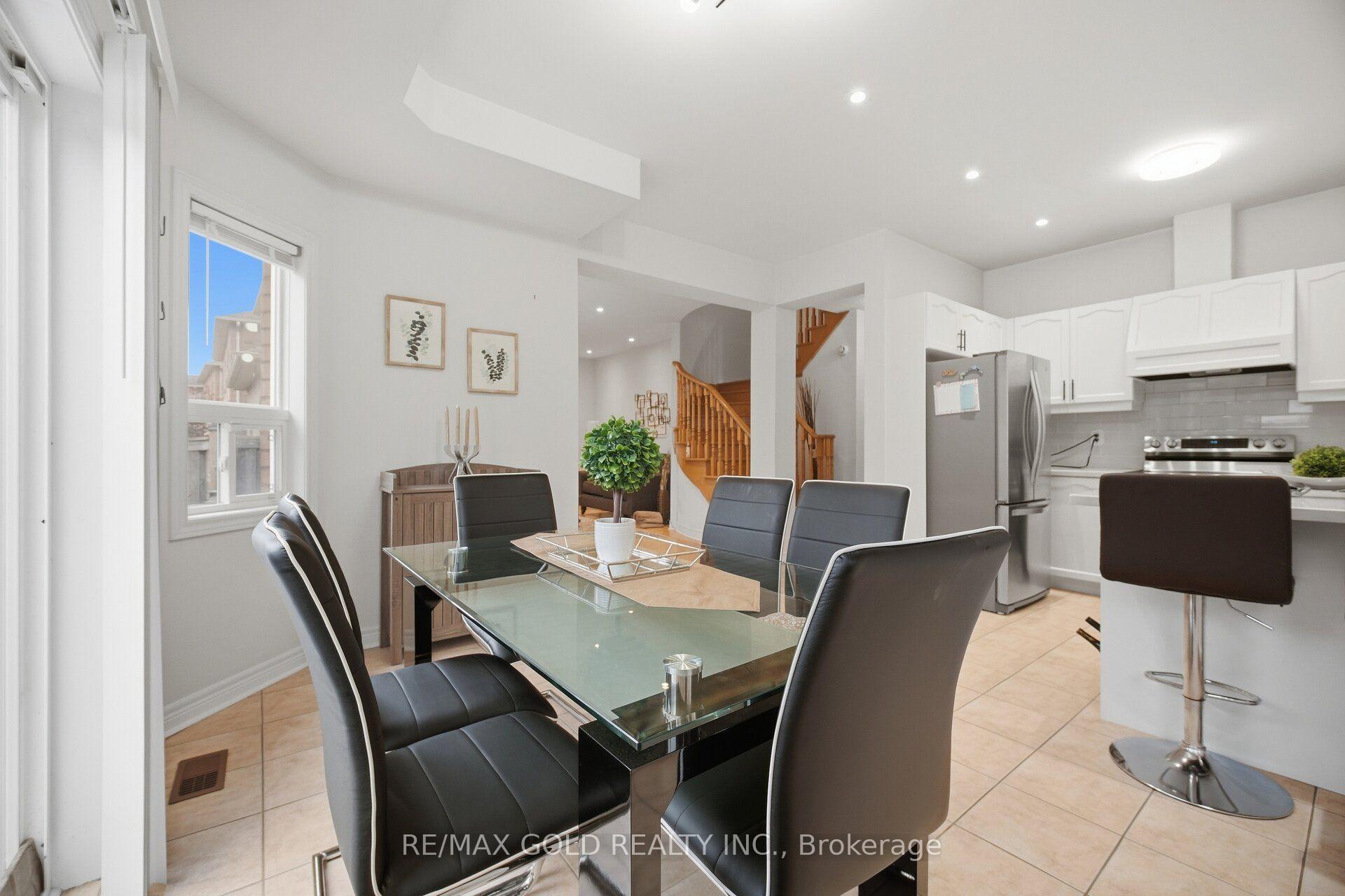 Photo 15 of 10 Sir Jacobs Crescent, Brampton, Fletcher's Meadow — HOMEH