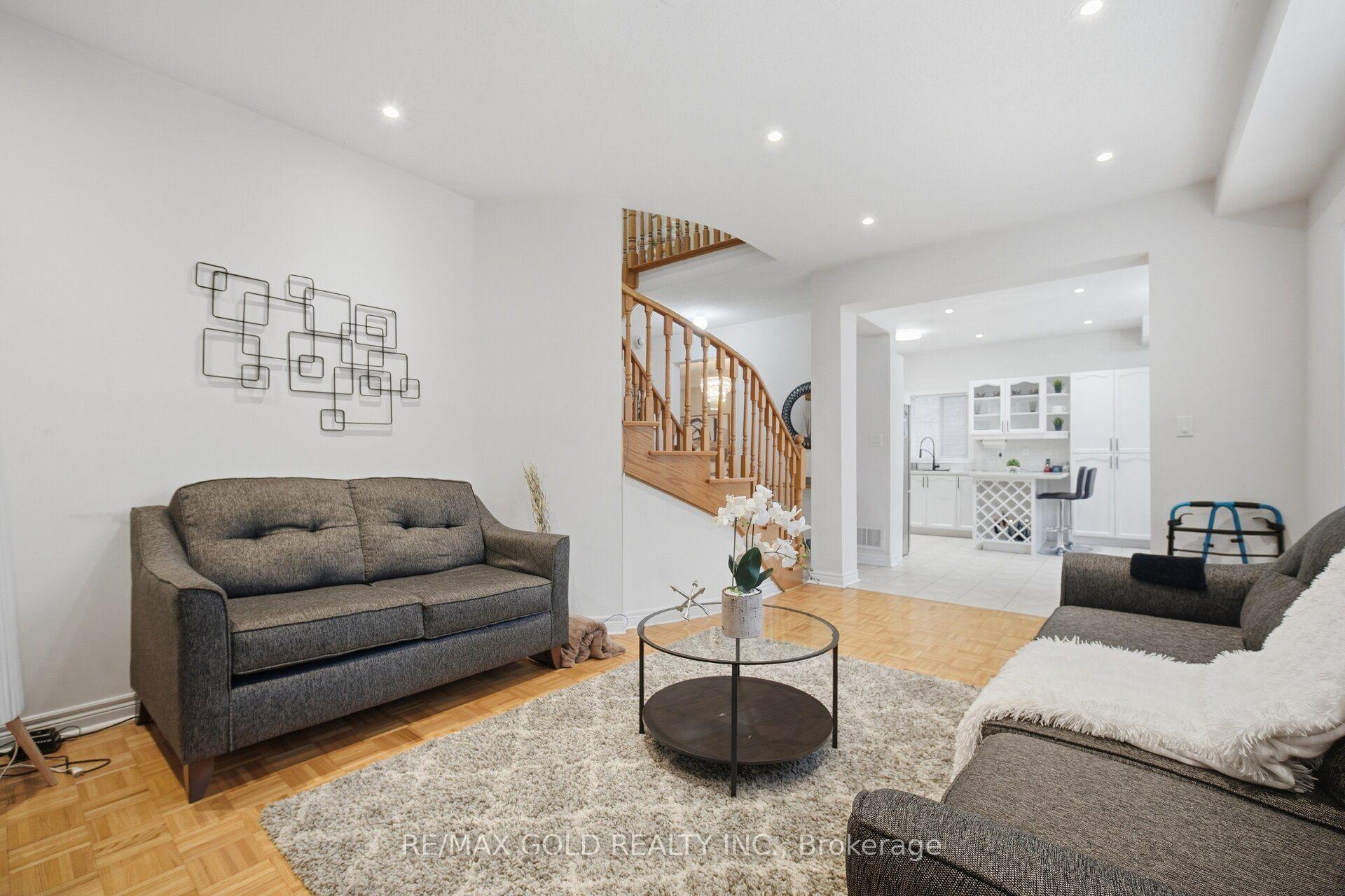 Photo 17 of 10 Sir Jacobs Crescent, Brampton, Fletcher's Meadow — HOMEH