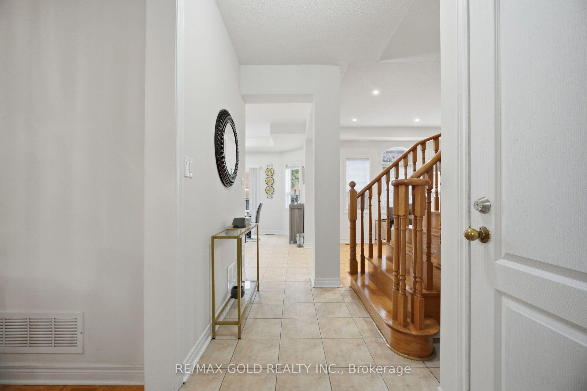Photo 19 of 10 Sir Jacobs Crescent, Brampton, Fletcher's Meadow — HOMEH