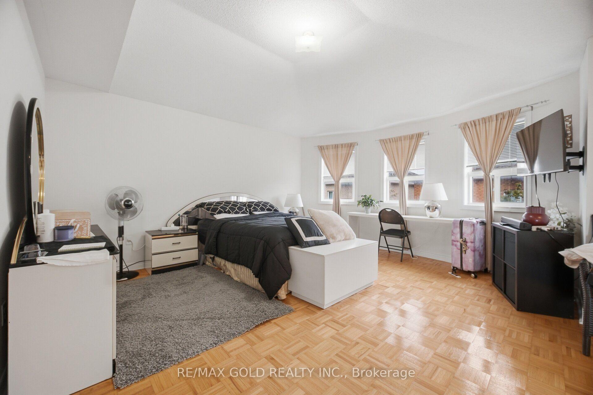 Photo 20 of 10 Sir Jacobs Crescent, Brampton, Fletcher's Meadow — HOMEH