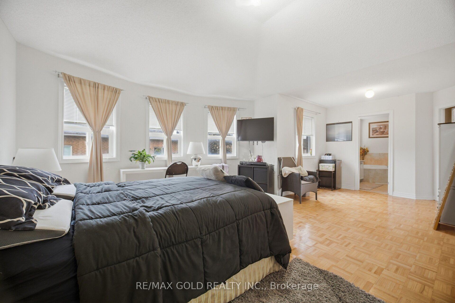 Photo 21 of 10 Sir Jacobs Crescent, Brampton, Fletcher's Meadow — HOMEH
