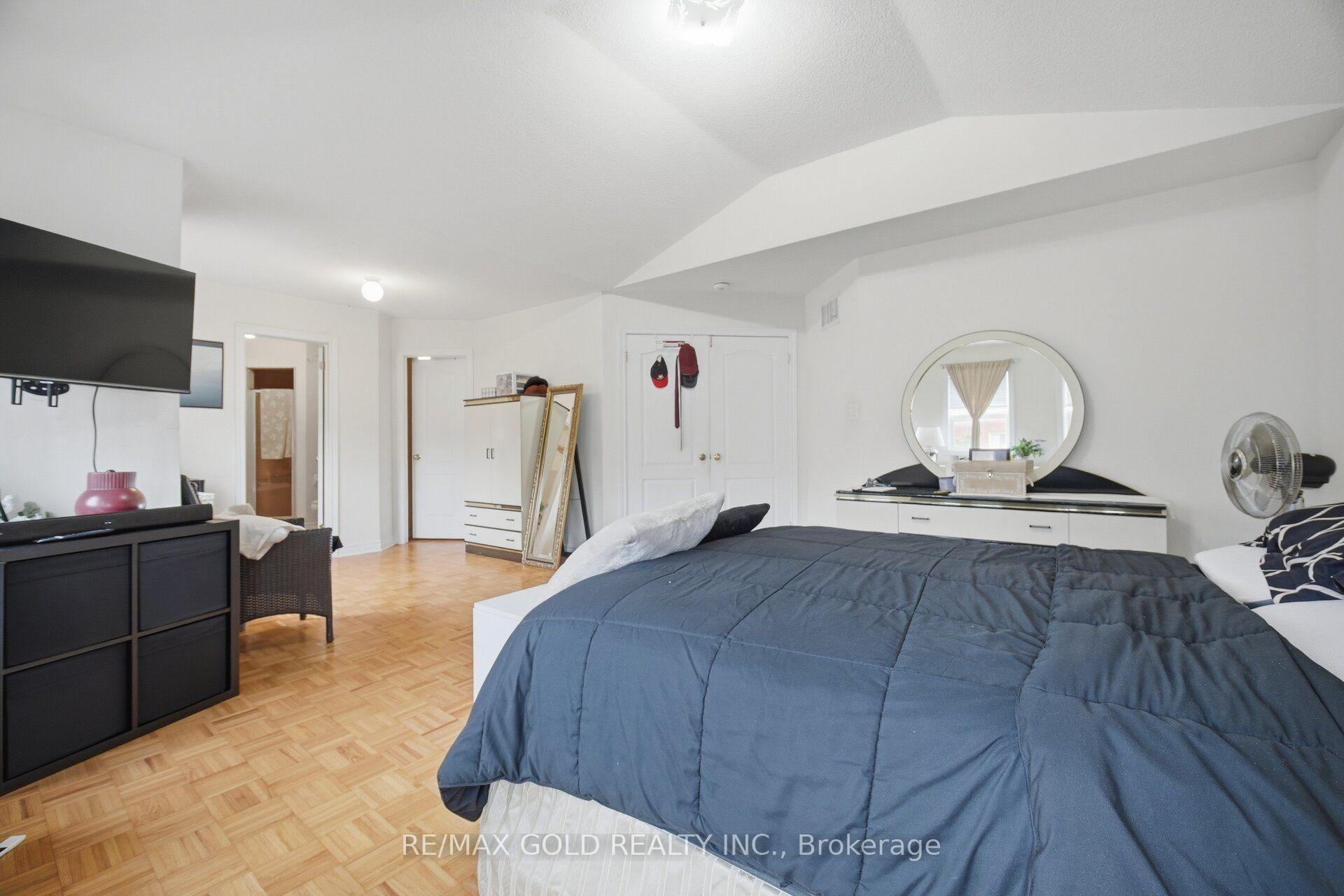 Photo 22 of 10 Sir Jacobs Crescent, Brampton, Fletcher's Meadow — HOMEH