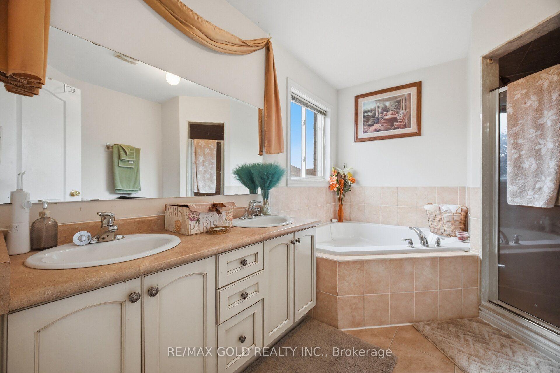 Photo 23 of 10 Sir Jacobs Crescent, Brampton, Fletcher's Meadow — HOMEH