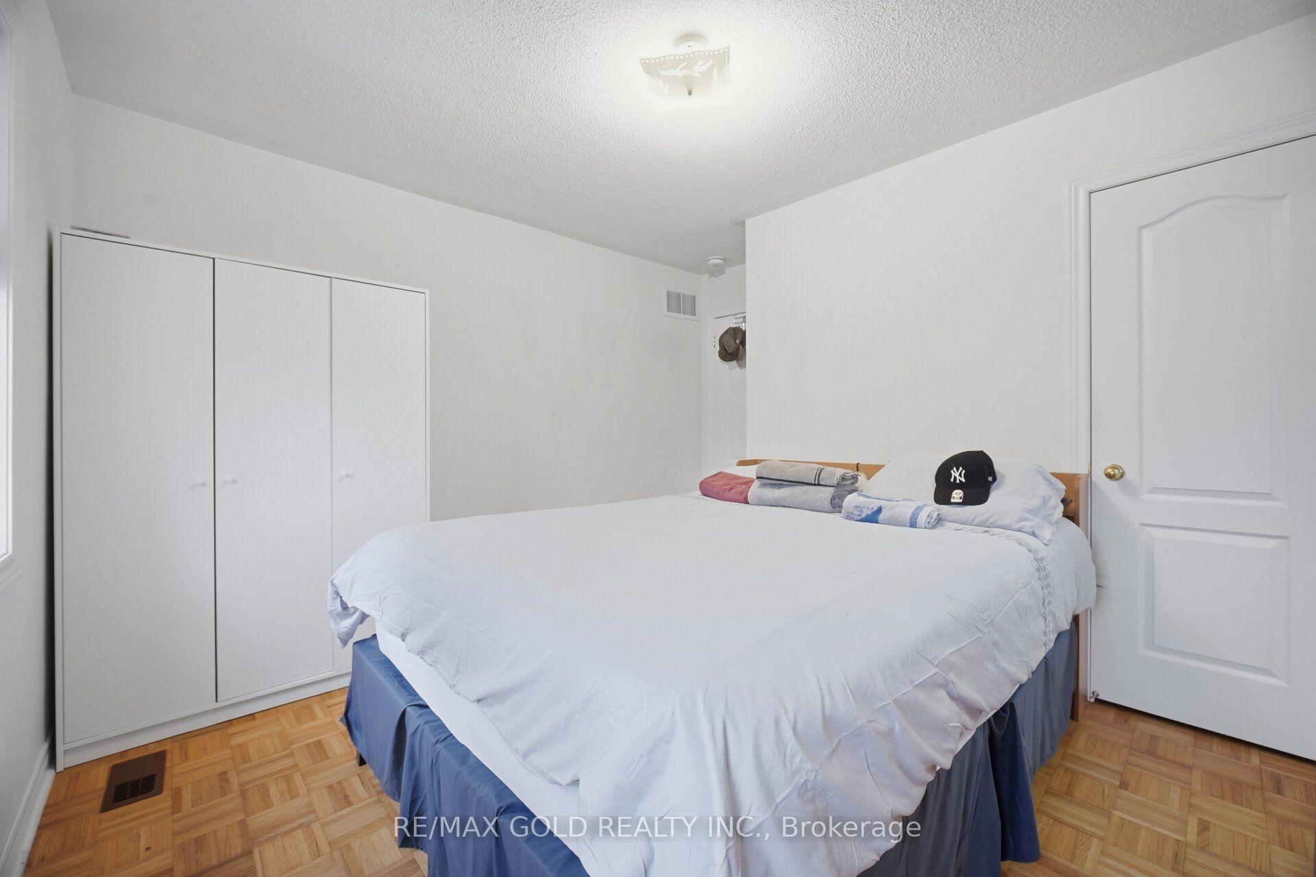 Photo 27 of 10 Sir Jacobs Crescent, Brampton, Fletcher's Meadow — HOMEH