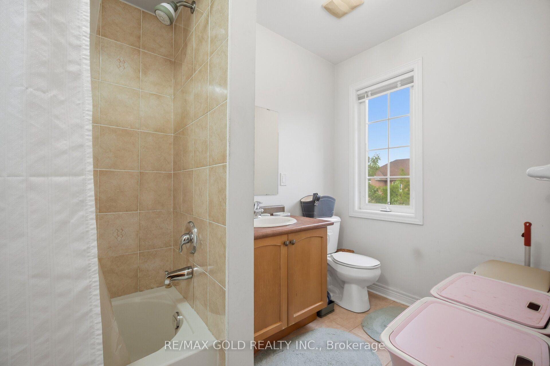 Photo 28 of 10 Sir Jacobs Crescent, Brampton, Fletcher's Meadow — HOMEH