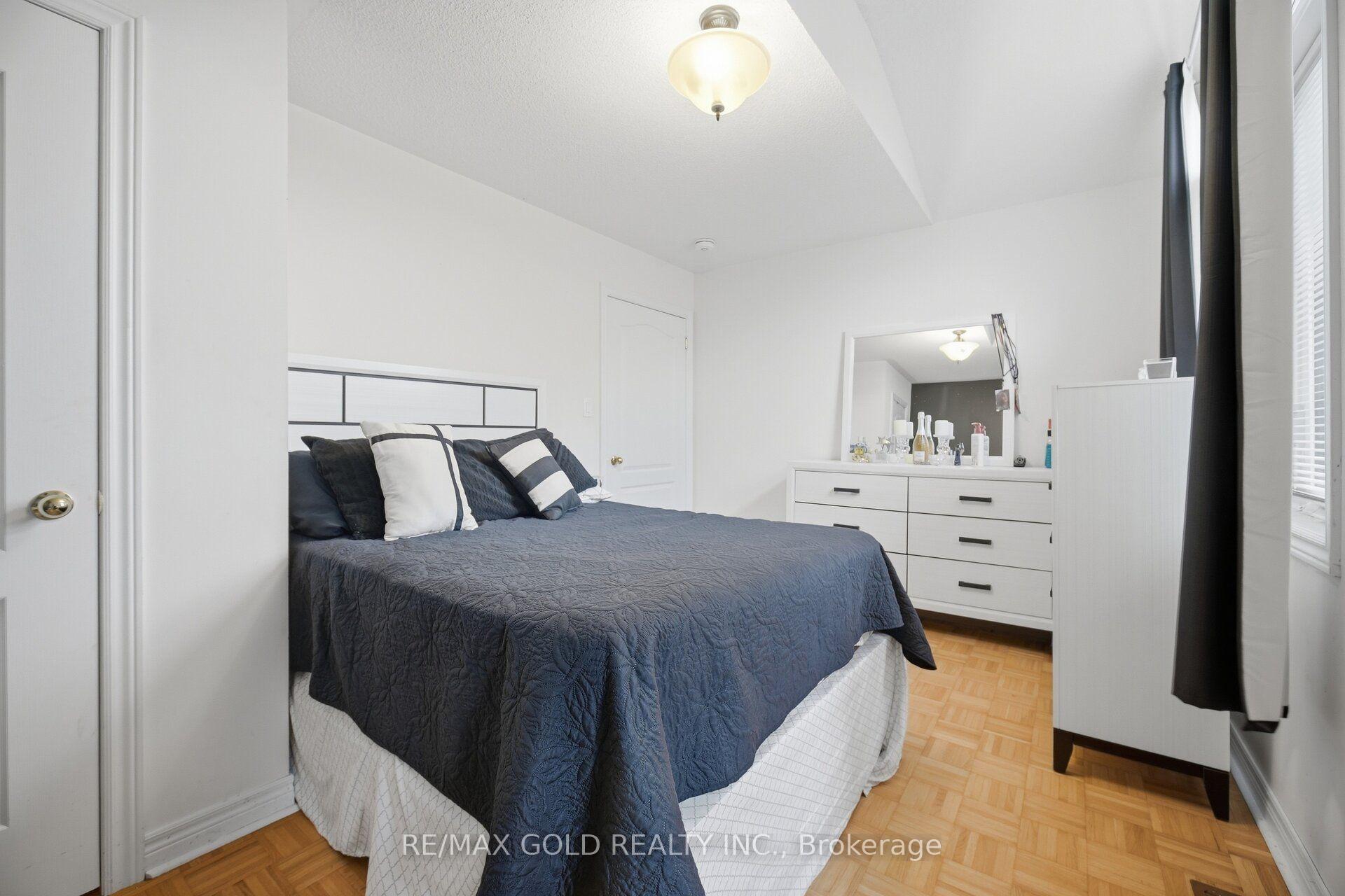 Photo 30 of 10 Sir Jacobs Crescent, Brampton, Fletcher's Meadow — HOMEH