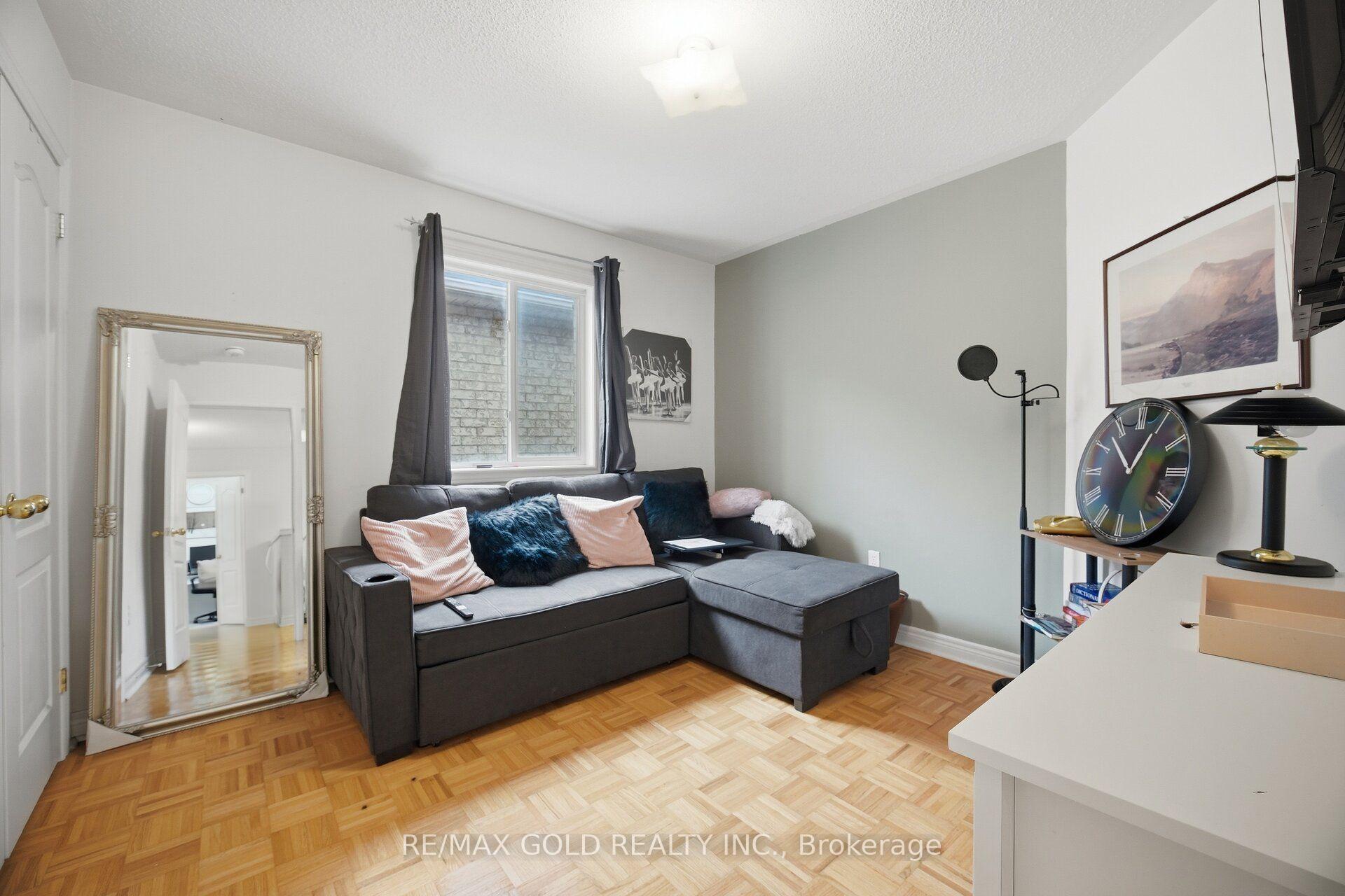 Photo 31 of 10 Sir Jacobs Crescent, Brampton, Fletcher's Meadow — HOMEH